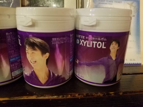 紫色の羽生結弦キシリトールガムを発見。どこでゲットできるんだろうか？