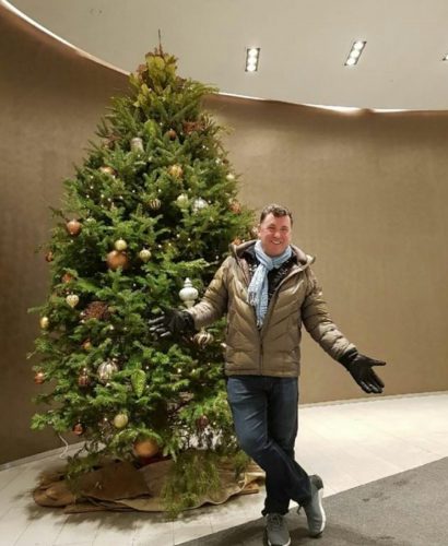 少し痩せた？オーサーコーチがインスタグラムを更新。素敵な笑顔で爽やかポーズを披露