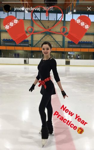 リンクの上で練習を再開したメドベージェワ選手がロシアでパンテーンのCMに出演。