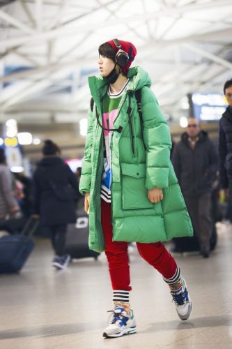 韓国からクリケットに向かうジュンファンのファッションがカラフルで目立ってる(笑)