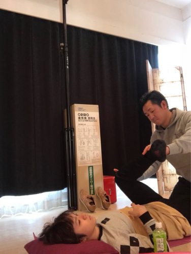 最新の宇野昌磨選手を名古屋で発見。トレーナーさんとストレッチで全力サポート