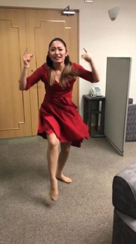 安藤美姫が指パッチンのギネス記録に挑戦するも挫折。「4回転ジャンプは簡単だったのに・・・」