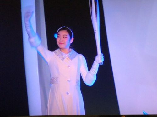 聖火の点火者はキム・ヨナさん！　極寒の開会式、サプライズ登場に母国ファン大歓声！