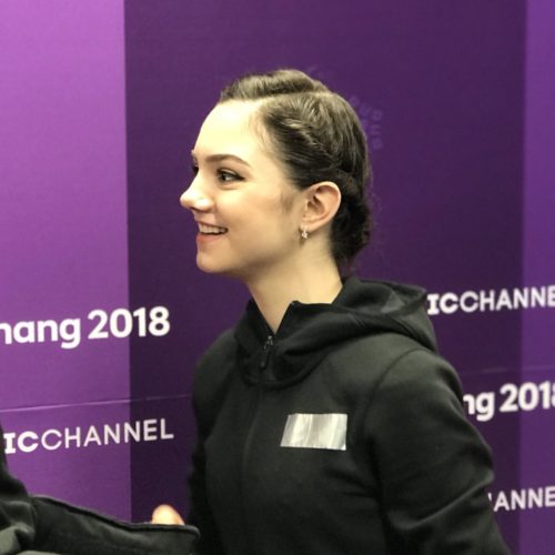 メドベージェワ、衝撃の世界最高得点！　81.06点、渾身ガッツポーズ