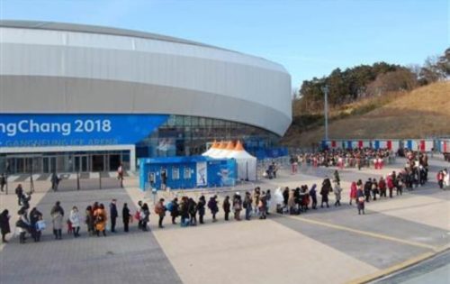 平昌五輪　「ゆづファン」１４時間待ちの行列　羽生結弦の公式練習で 大スター