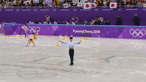 羽生結弦、異次元の111.68点で暫定1位！　118日ぶり大一番で完璧＆笑顔、プーさん舞った！ 王の帰還