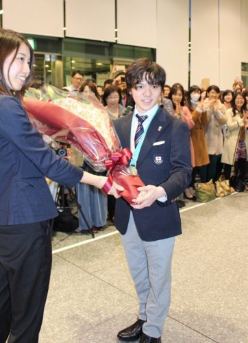 宇野選手、トヨタ本社で銀メダル報告会！「銀メダルが、自分が考えている以上に皆さんに喜んでもらっている」