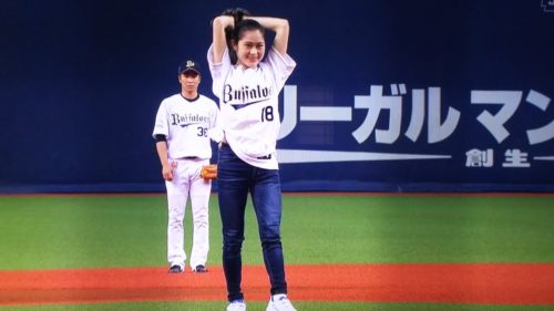 宮原知子選手がオリックス本拠地開幕戦の始球式！くるっと一回転！