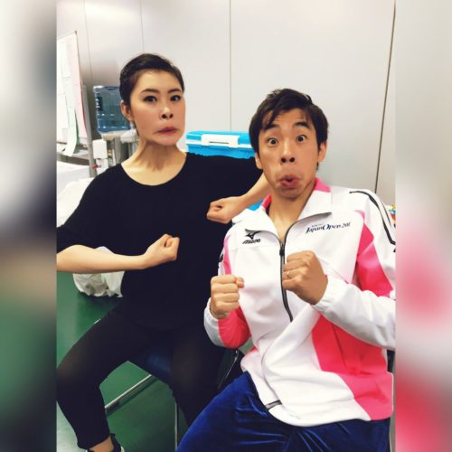 おふざけペア優勝！　織田信成＆村上佳菜子の“ゴリラ顔ダンス”が現役時代のような躍動感