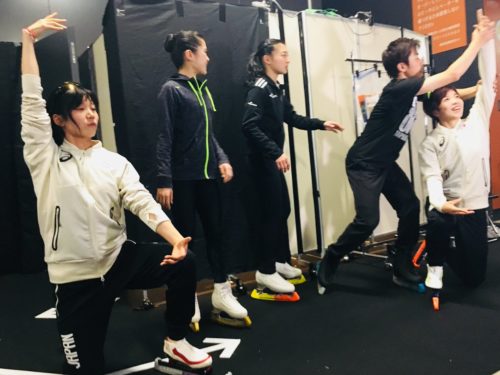 スターズ・オン・アイス、小平奈緒、高木美帆とフィギュアメンバーで団体追い抜きで共演　隊列も鮮やか