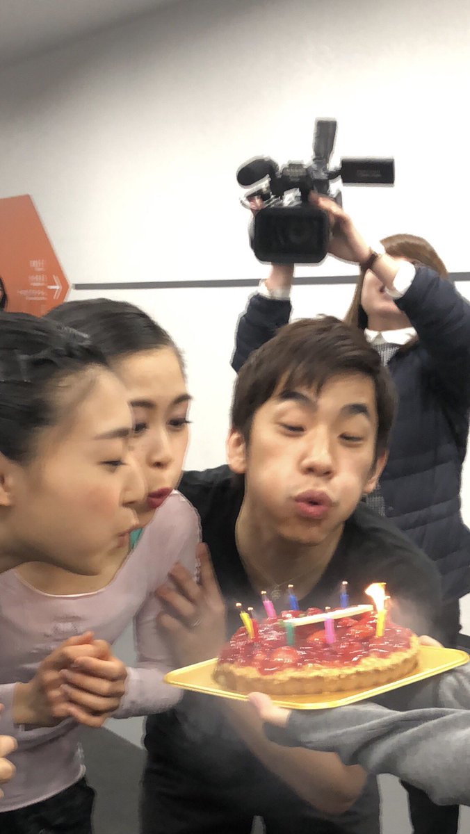 「18歳、20歳、そして31歳！」織田信成が宮原知子、坂本花織と一緒に誕生日ケーキ！