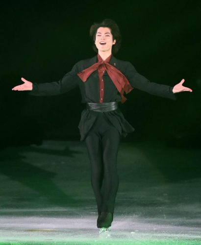 “町田樹劇場”８分「ボレロ」熱演　フィニッシュで氷上に倒れ込む