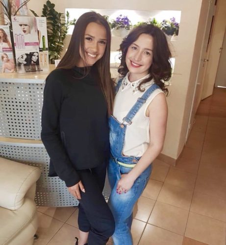 バカンスから戻ったザギトワがこんがりして戻ってきた。そしてギャルになる。