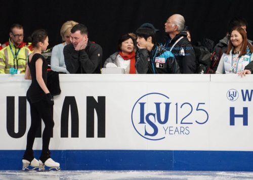 オーサーの真似する羽生結弦。和やかでいい雰囲気！