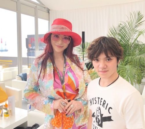 宇野昌磨選手が叶姉妹のブログに登場w  まさかの美香さんとツーショット！！