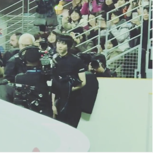 【懐かし】サプライズハッピーバースデーに笑顔で拍手のスカリ