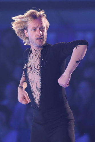 【FaOI】プル様がファンの方をハグして持ち上げて、頭にキス、頬にキス、キスキスキス。