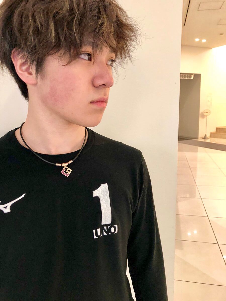 宇野昌磨の関係者によると昨年12月の全日本選手権で右足首の靱帯（じんたい）を部分断裂し、休養と捻挫を繰り返していた。