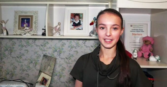 ロシアの新星 アンナ・シェルバコワ がモスクワの自宅で、このスポーツを始めたきっかけや、4回転ジャンプ、ソーシャルメディア、愛するペット、そして北京2022についてコメント！