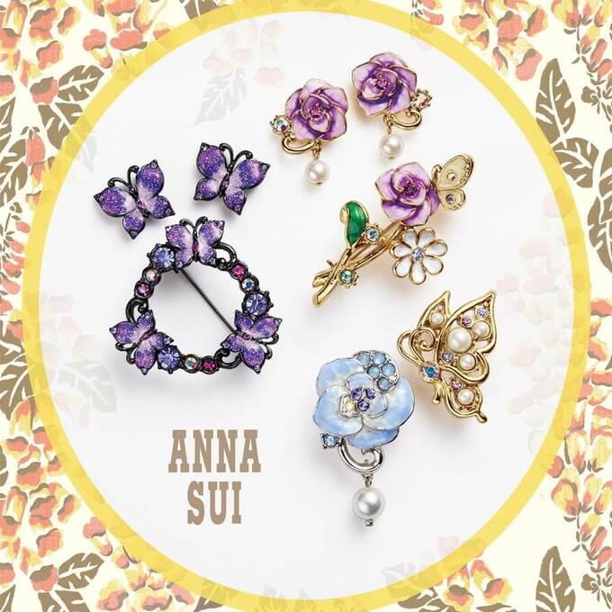 ANNA SUI…「ビジューを飾った蝶&バラの花のピアスやブローチ」 バラに蝶に紫ベースだとついつい 羽生結弦 を思い浮かべてしまう…元々ブランド自体がそういうデザイン多い気もするし偶然なののだろうか！？