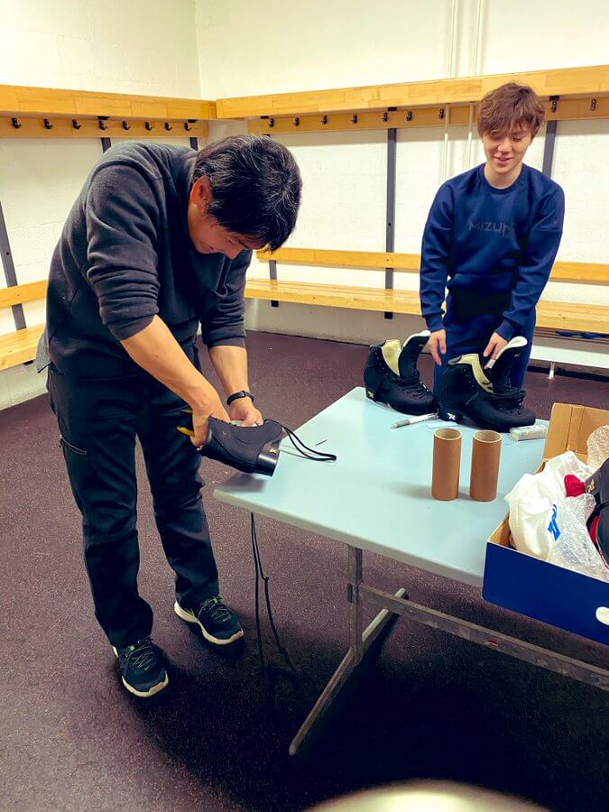宇野昌磨、スイス戻り後に世界選手権の為に急ぎで靴作成！  …宇野樹が報告…日本から来てくれた職人さんに感謝…