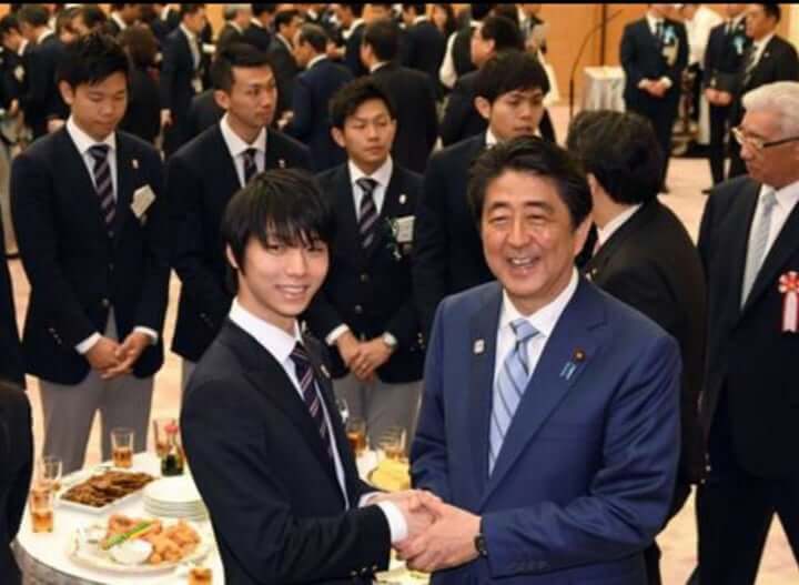 羽生結弦、安倍首相とのツーショット写真が再び話題に！  …「総理お戯れを！」 …