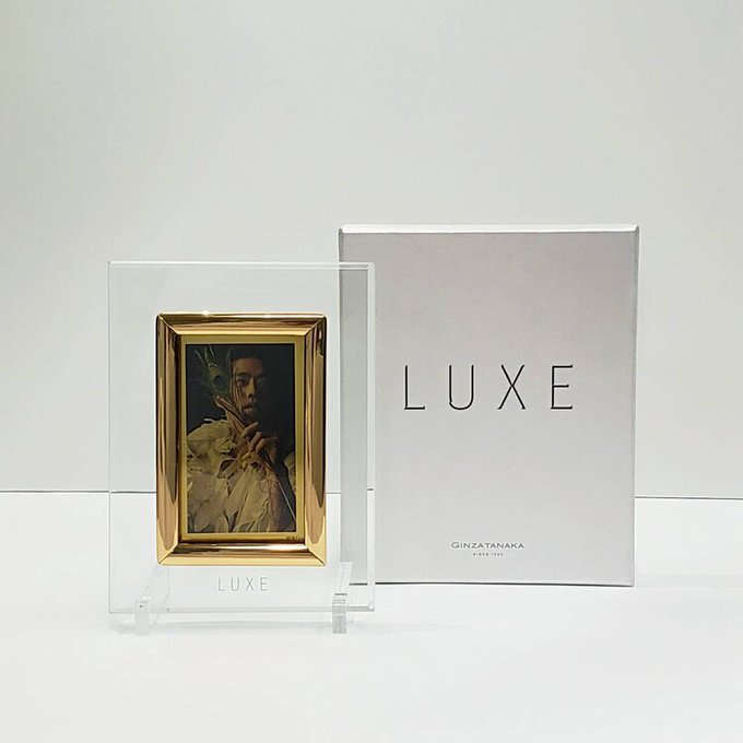 高橋大輔主演の「LUXE」、会場限定でシリアルナンバー入り純金プレート発売