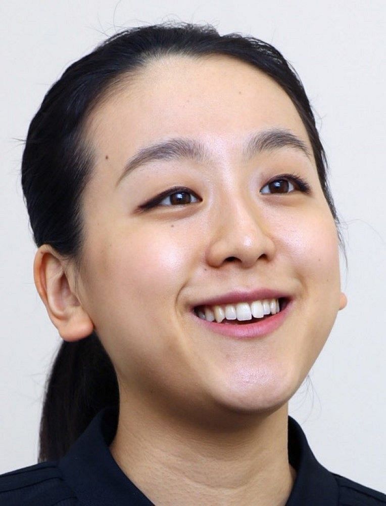 赤いエプロン姿が似合う…浅田真央 さんが色鮮やかなイタリア料理「カポナータ」を披露