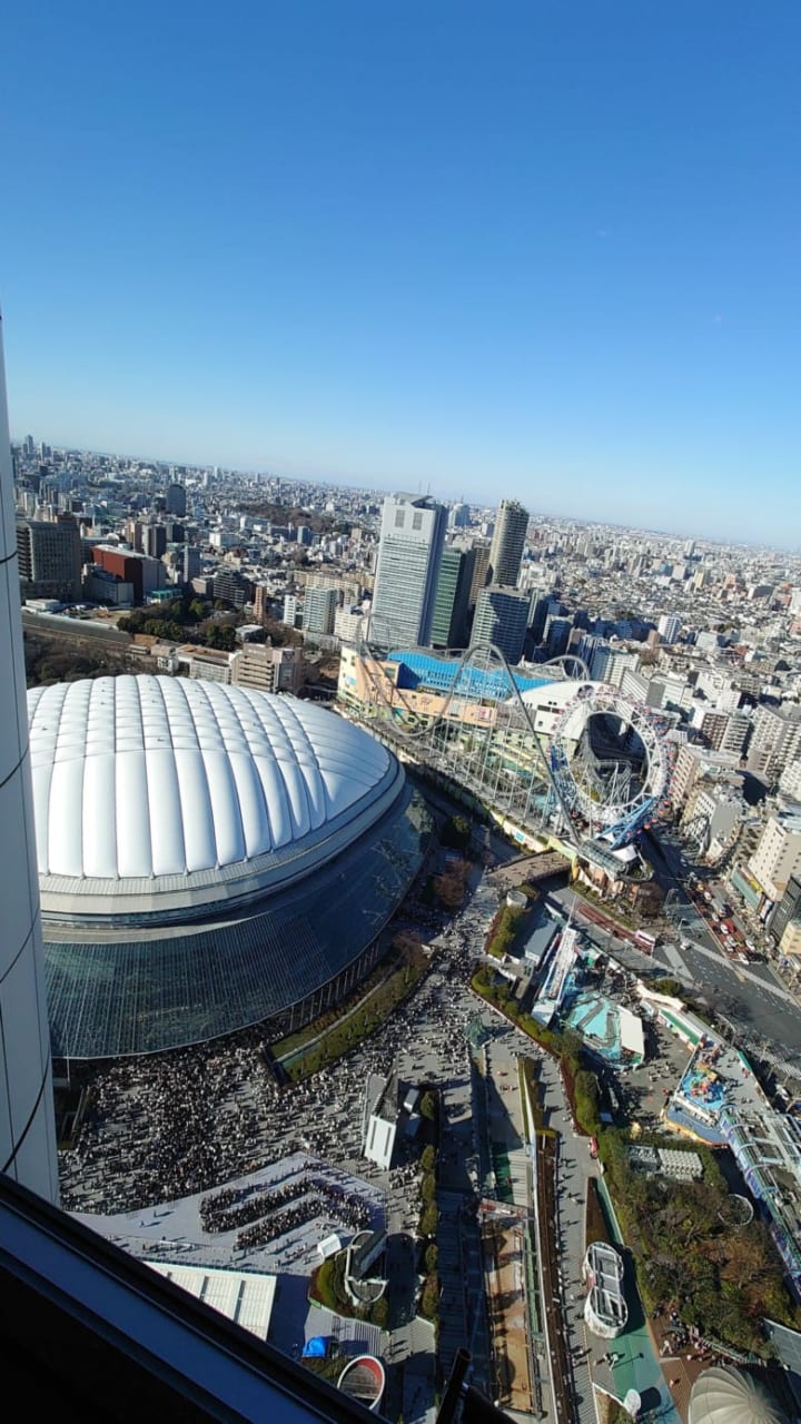 不思議な感覚。ここにいる人みんな羽生を見に来てる。いい天気！いい写真！