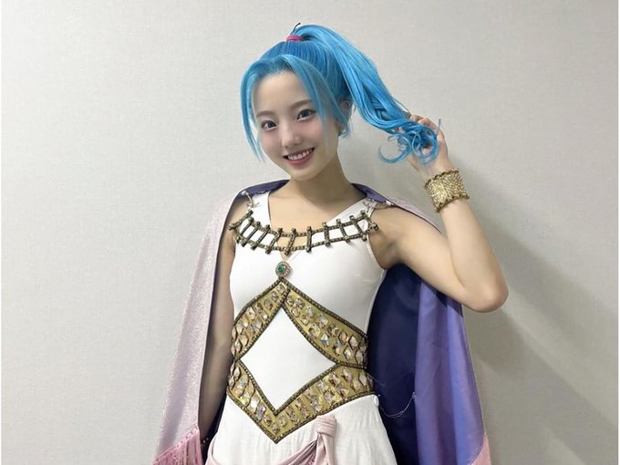 「リアルビビ様」本田真凛、『ONE PIECE』ビビのコスプレ姿を披露！ 白ドレス＆青髪に絶賛の声