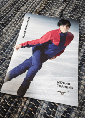 MIZUNOさんのカタログ。メンズのページ 美麗な昌磨さんが出てくる。これはもはや写真集と言っても良いのでは。