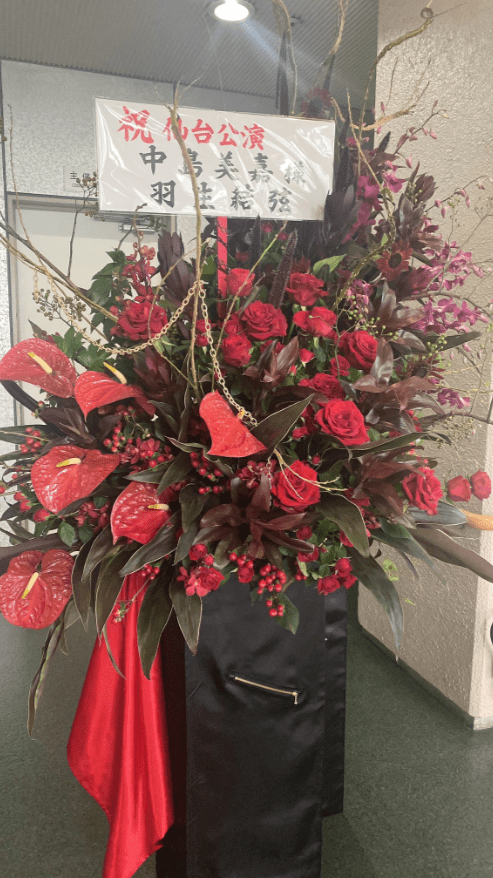 中島美嘉スタッフさん「羽生結弦さんからNANAをイメージした素敵なスタンド花を頂きました」