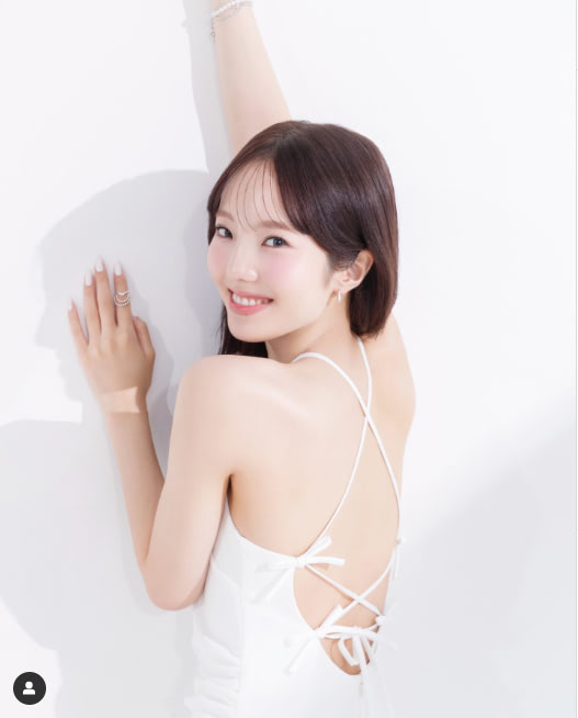 圧倒的透明感…本田真凜、美背中にくぎ付けなショットが「綺麗すぎる」と話題