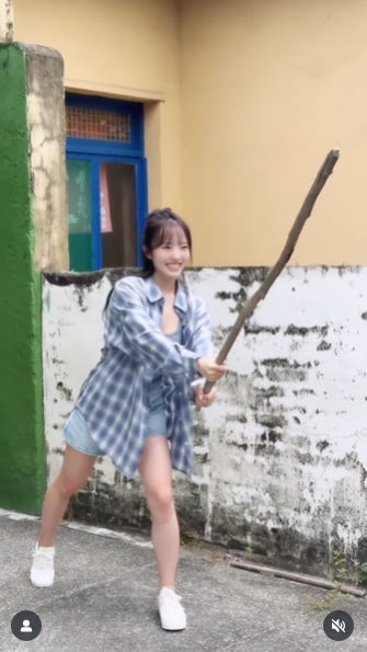 【画像】引退しても止まらない！本田真凜の1st写真集、オフショット動画で魅せた