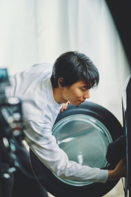 羽生結弦、洗濯中のオフショットが可愛すぎると話題沸騰！「鼻の形神！」「ほっぺぷくー」とファン悶絶！