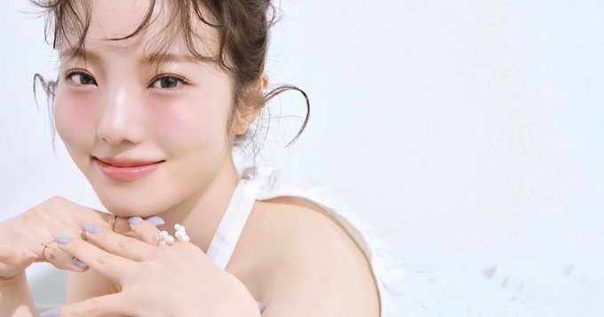 真凜ちゃん、実はガチのコスメマニアだった件www リンクの上じゃ見られない素顔と愛用アイテムをVOCEで激白、これは見逃せない！