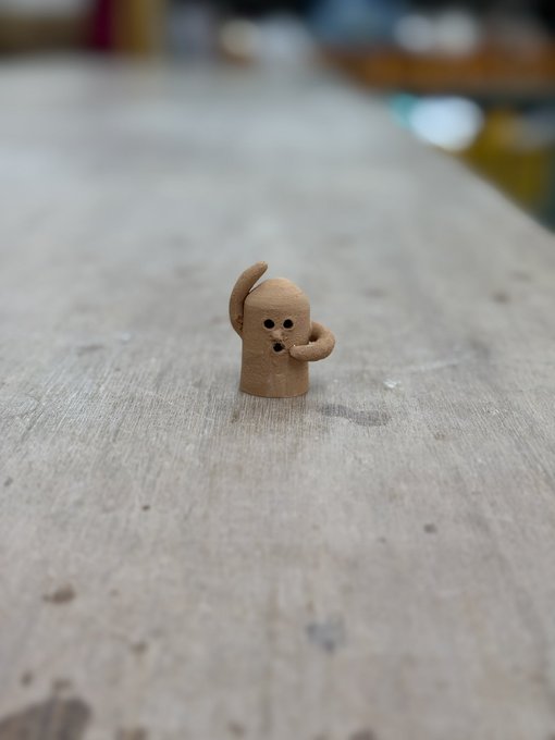 これは羽生か宇野か！？ろくろの上で高速スピンする埴輪が「フィギュアスケーターみたい」と話題に！まさかの爆笑動画が19万いいねの大反響、君も見てみろ！