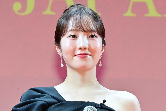 本田真凜、可愛すぎる写真集の未公開カットをインスタに投稿！「毛穴どこ？」なドアップに衝撃…破壊力ヤバすぎワロタｗｗｗ