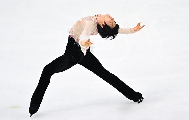 羽生結弦が新リンク開館記念のアイスショーに登場！仙台の地でイナバウアーを披露しファンを魅了。レベチな滑りに「鳥肌が立った」と絶賛の声！