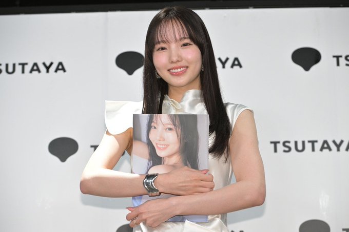 【画像】本田真凜の写真集、衝撃の腹筋がこちらｗｗｗ 台湾で小籠包40個はさすがに草生える