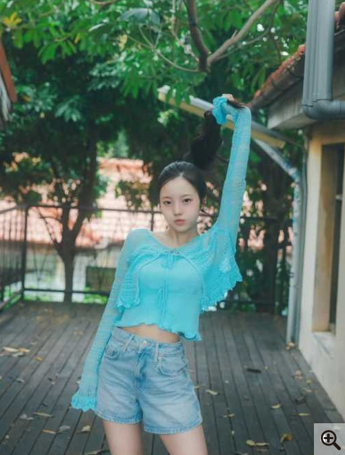 【閲覧注意？】本田真凜(23)、ウエストちら見せ未公開カットの破壊力が限界突破してると話題にwww これはもう芸術だろ…