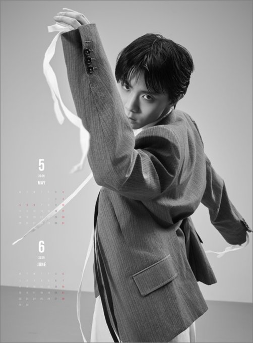 【悲報】羽生結弦さん、プロ転向後もカレンダーでファンを狩り続ける模様…【画像あり】