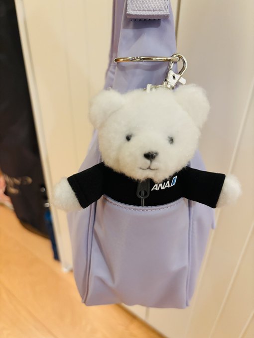 【速報】羽生結弦さんの「黒い子」ついに公式グッズ化か！？海外ファンが新商品の持ち運びに困惑する事態に