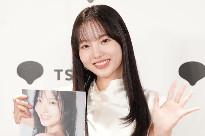 【朗報】フィギュア本田真凜、初の写真集が大人っぽすぎて話題に。バングルとリングの重ね付けでガチ美スタイルが際立つ