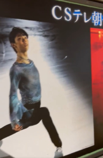 【プロローグ祭り】東京駅丸の内線改札口前がヤバい！羽生結弦さんの特大広告に遭遇報告が殺到中ｗｗｗ