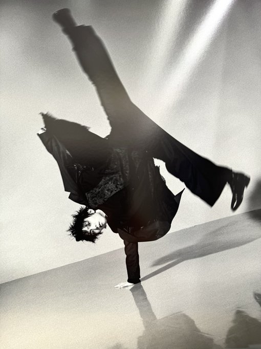 【画像】カメラロール発掘！ 羽生結弦の「サラッとエグい」身体能力と異次元の脚長が公式でバレた件→スタイル神すぎワロタと歓喜の声！