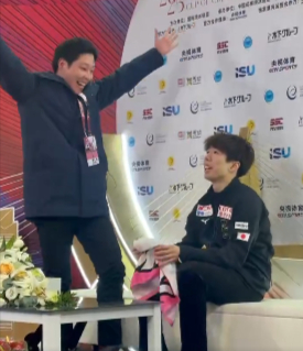 【速報】佐藤駿、中国大会優勝！キスクラでコーチが「やったー！」「よく頑張ったね」と男泣き！マジで泣ける😭