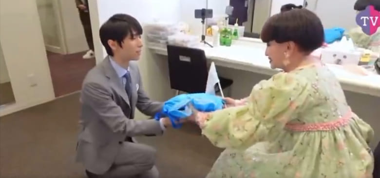 【速報】徹子さん、羽生結弦の前でまさかの行動！92歳で回転寿司20貫ペロリの食欲にビビるんだがｗｗｗ