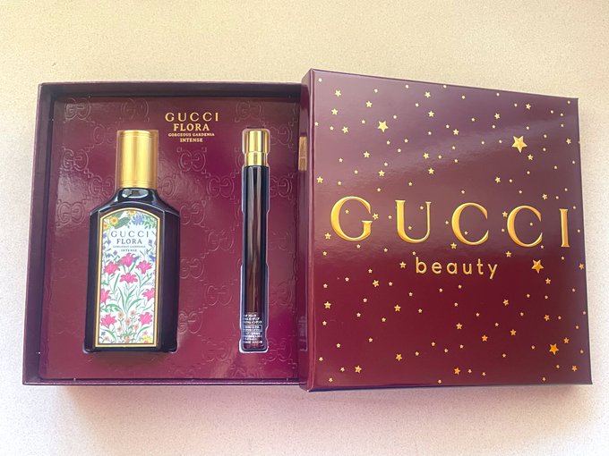 【速報】GUCCIのクリスマスコフレ争奪戦にスケオタ参戦！？「フローラ」って、あの選手への貢ぎ物？自販機でプシャーとゲットしたいｗｗｗ