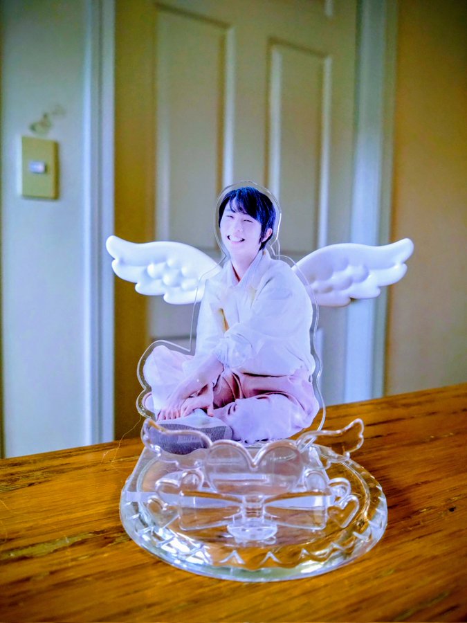 【速報】セリアで「能登ピ」羽生結弦アクスタにピッタリな $CLAMP$ 風の「羽根」が見つかる！可愛すぎて「まるでのとぴ専用」と話題沸騰！